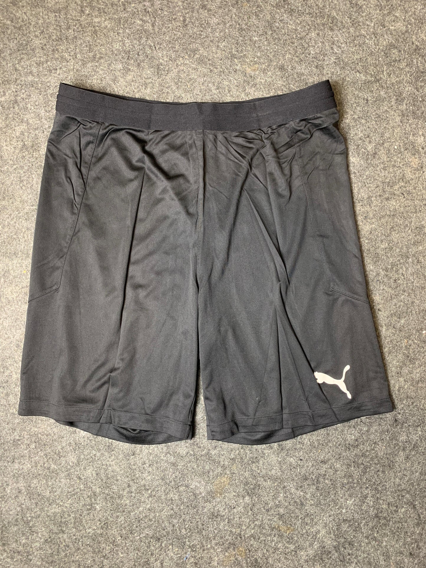 Puma Plain Black Shorts - Large