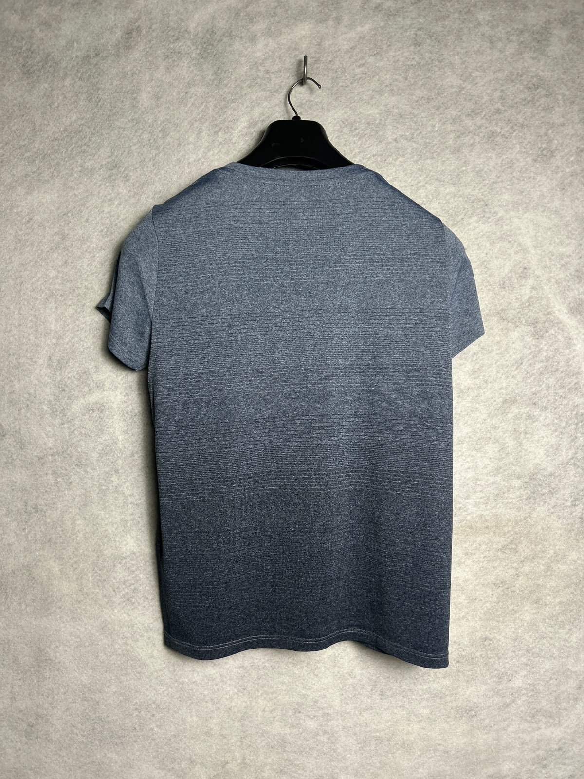 UNIQLO Round Neck - Large