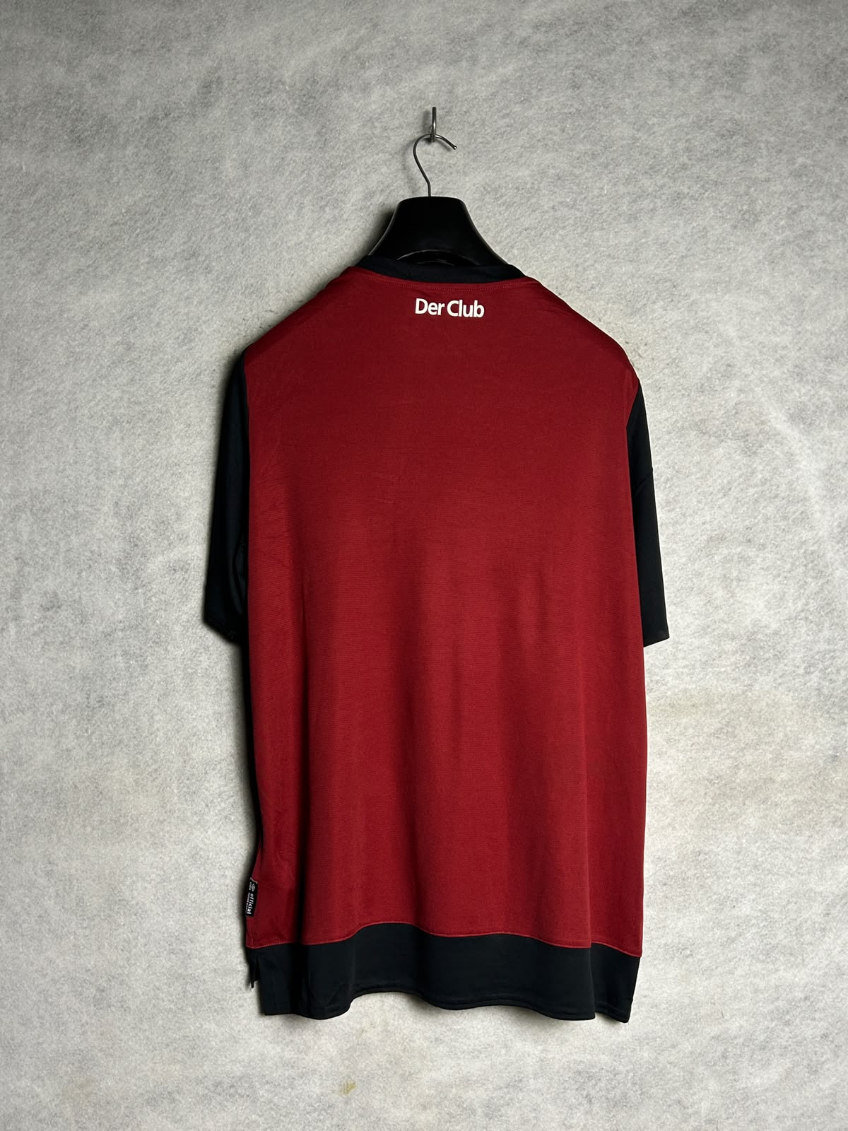 Umbro Black Round Neck - Large