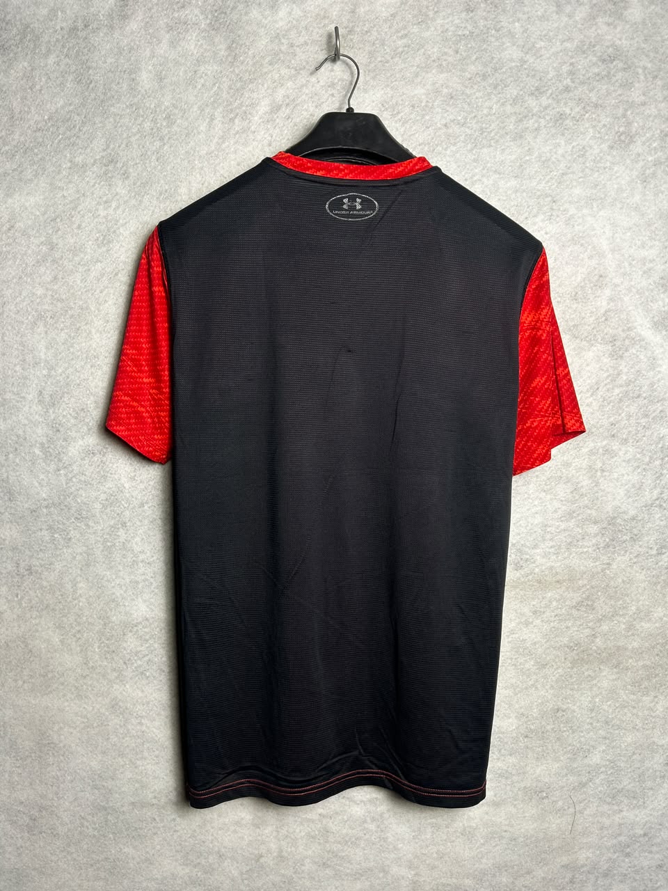 Under Armour Red Round Neck - Large