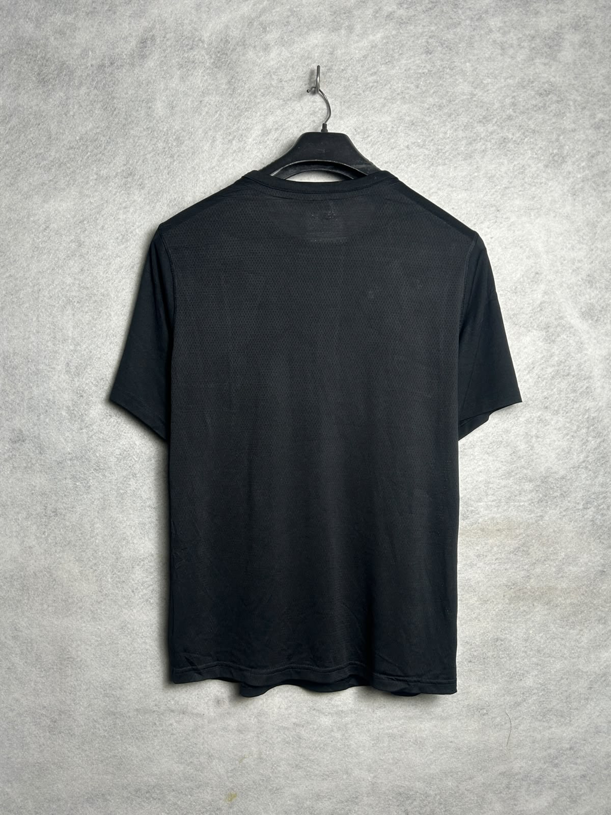 Reebok Black Round Neck - Medium