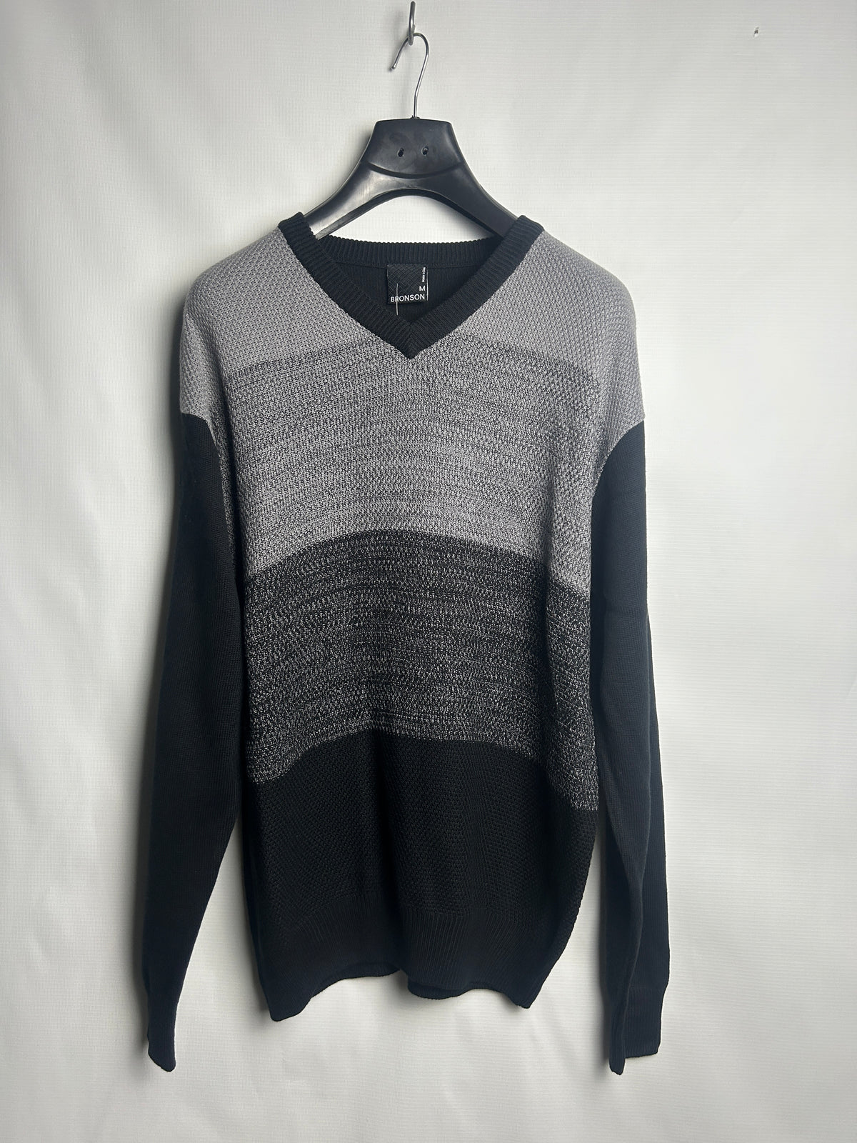 Bronson V Neck Sweater - Medium