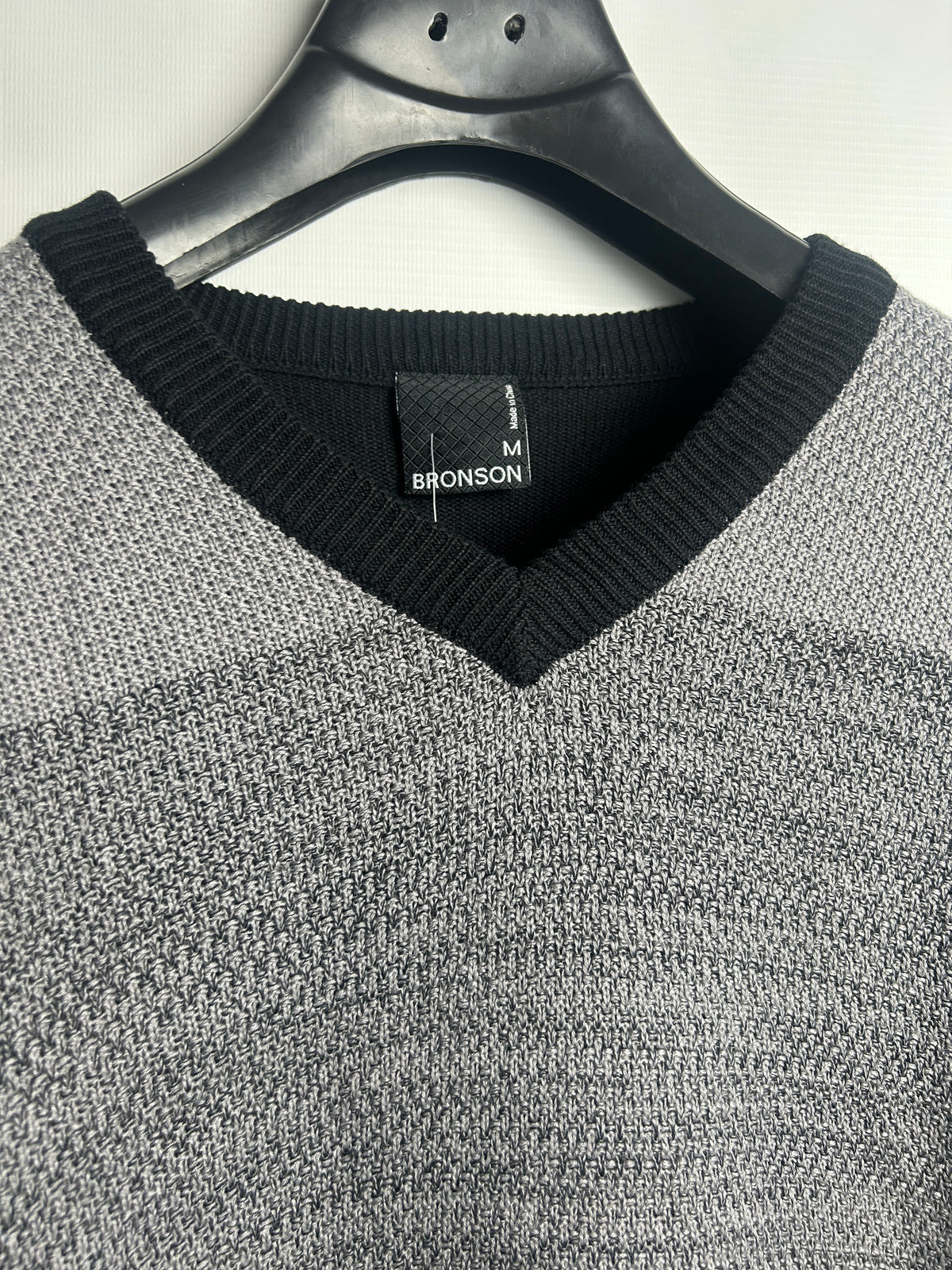 Bronson V Neck Sweater - Medium