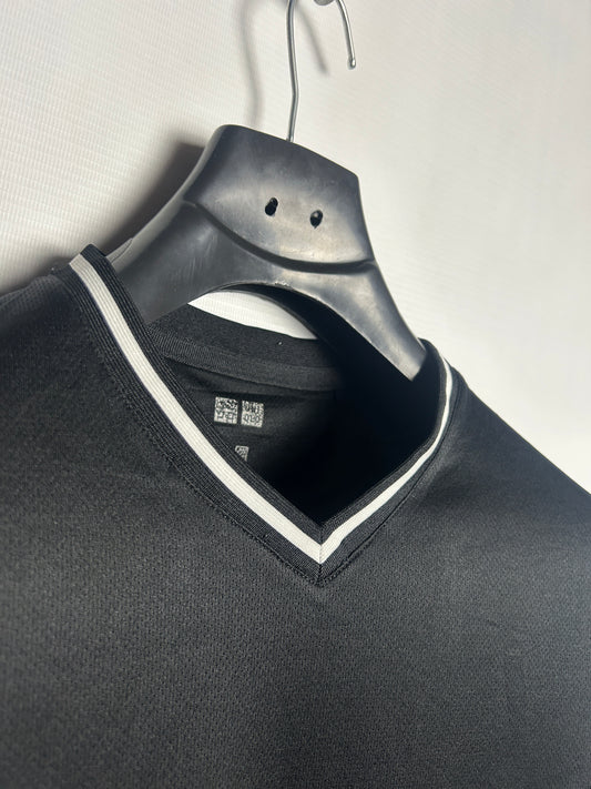 Uniqlo Black V Neck - Medium