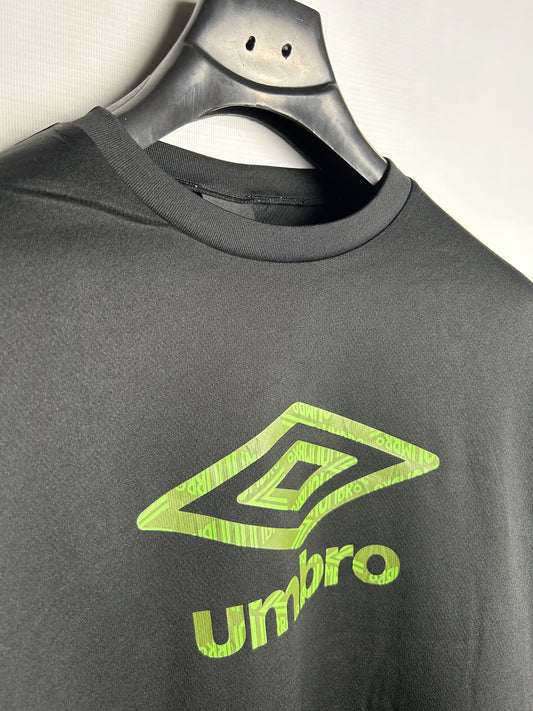 Umbro Big Logo Black Round Neck - Large
