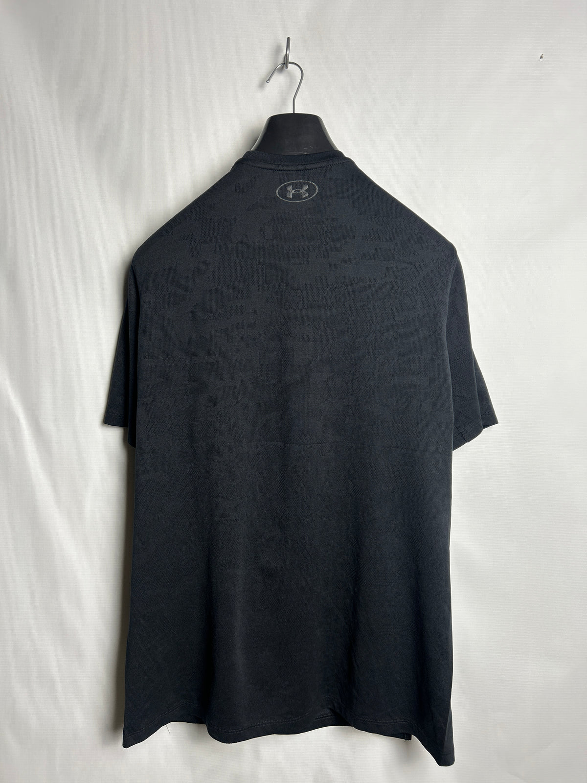 Under Armour Black Round Neck - Medium