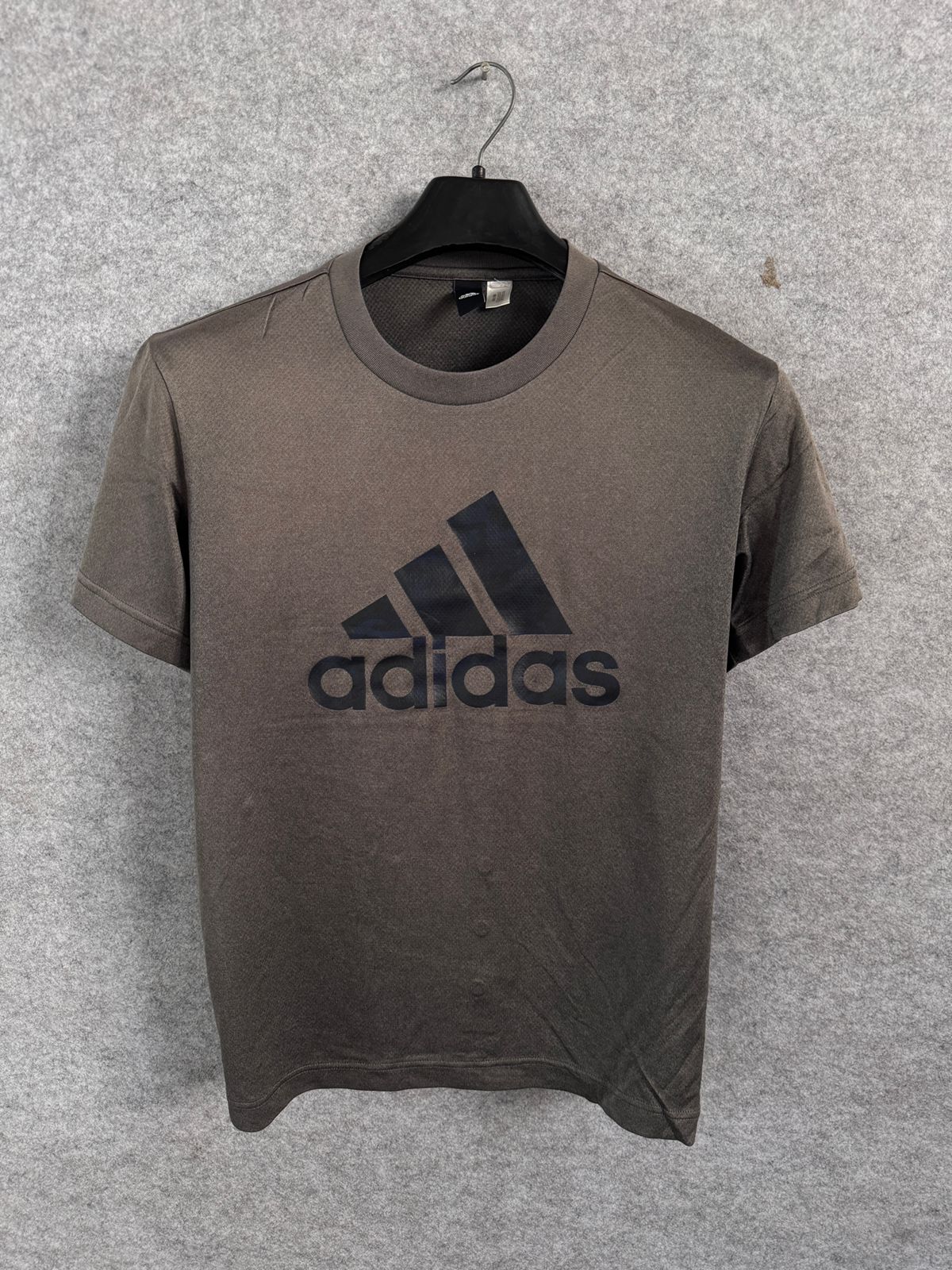 Pre Loved Adidas Round Neck Tee - Medium