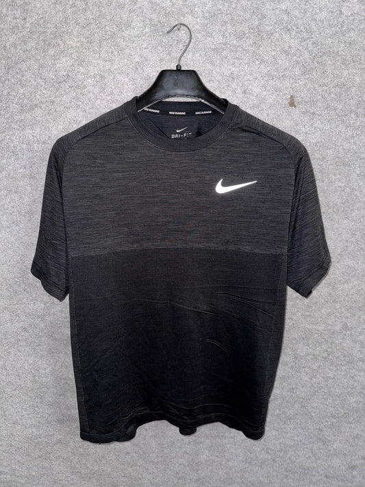 Nike Running Round Neck Shirt - Medium