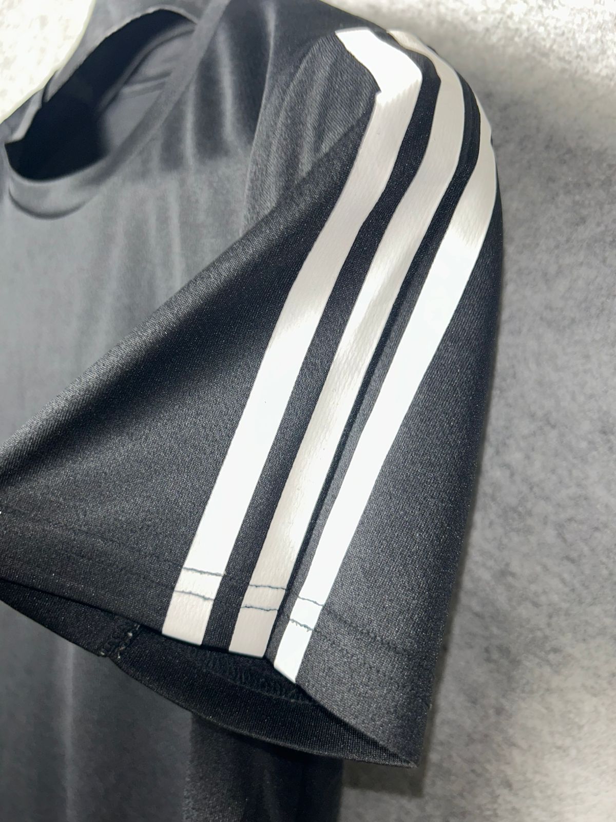 Adidas Plain Black Round Neck - Large