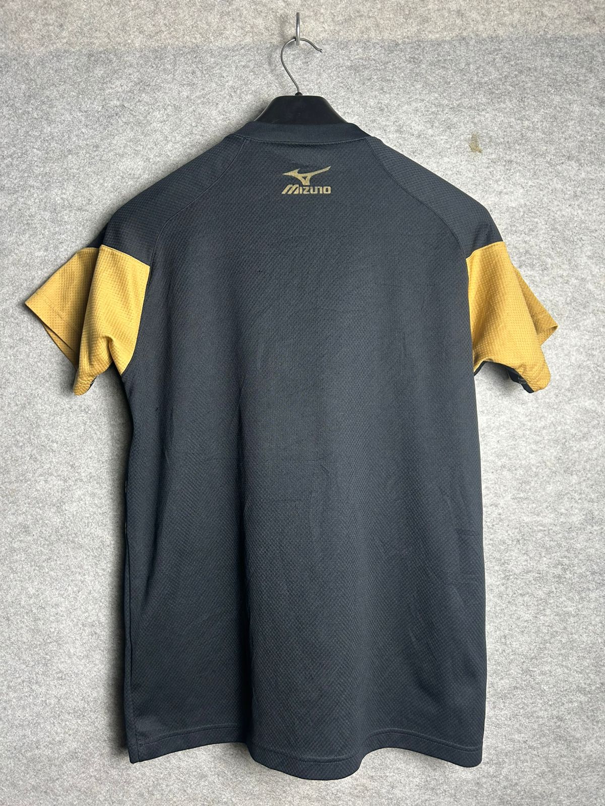 Mizuno Black & Golden Doted V Tee - Large