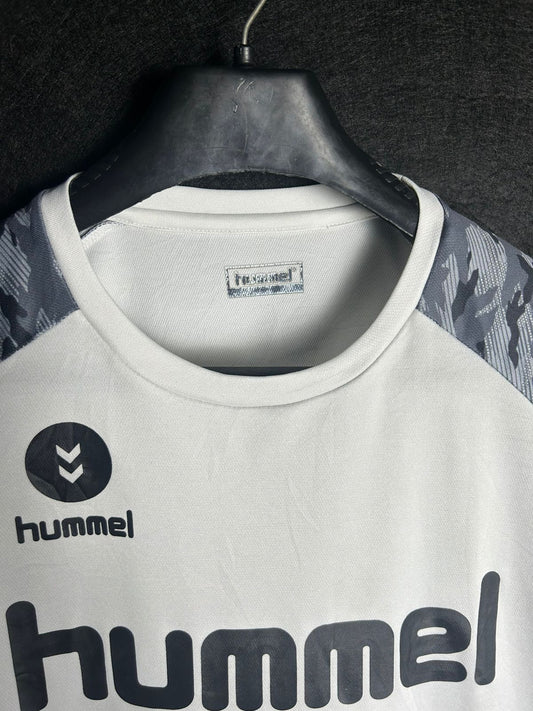 Hummel White Round Shirt - Medium
