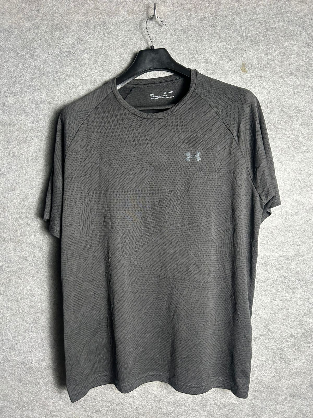 Under Armour Loose Heatgear Gray Textured Tee - XL