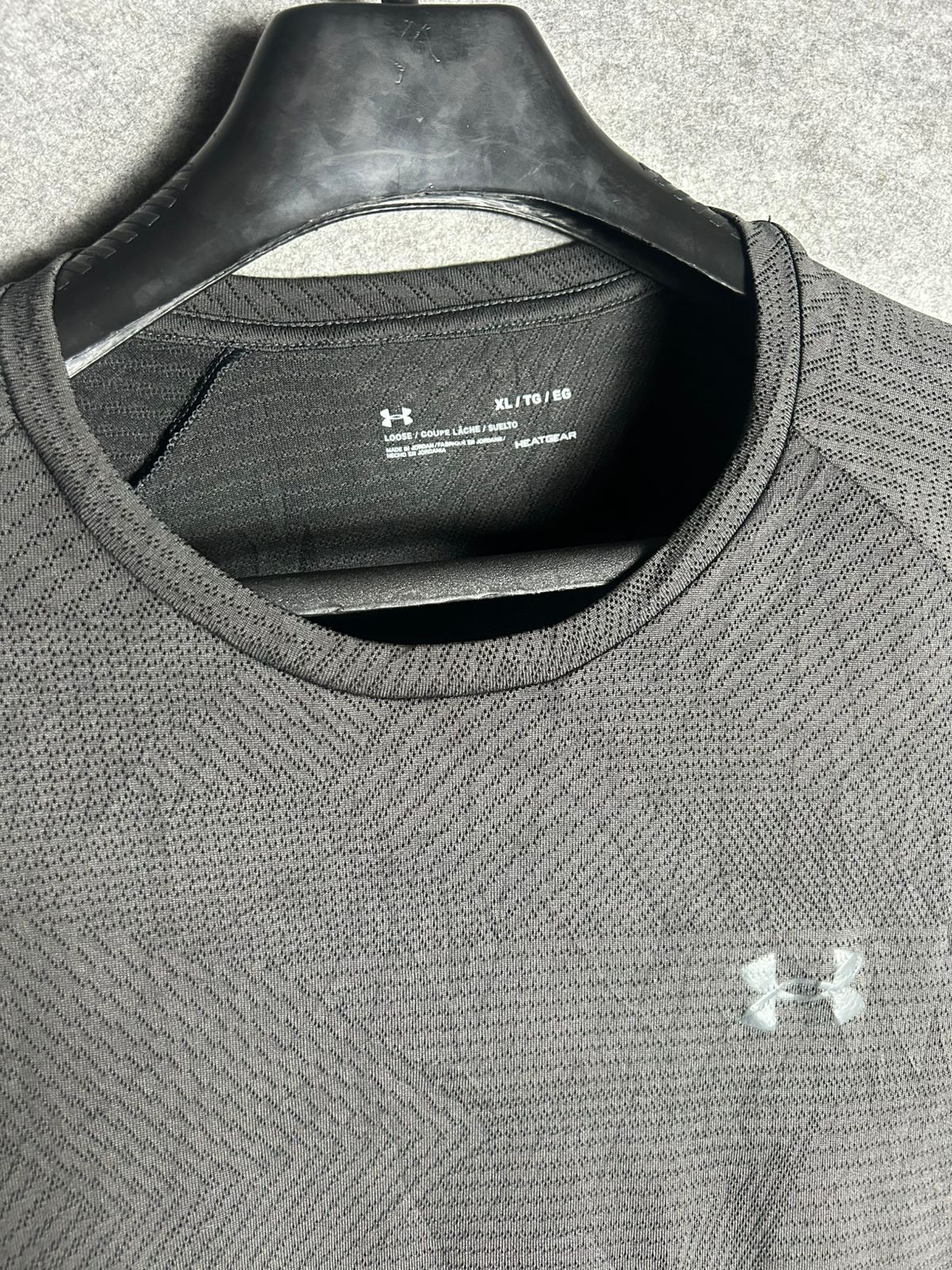 Under Armour Loose Heatgear Gray Textured Tee - XL