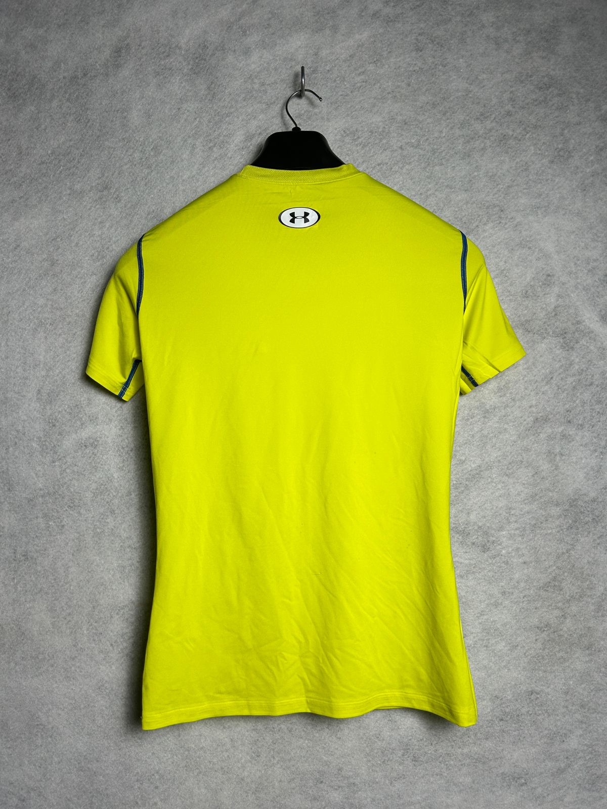 Under Armour Neon Fitted Round Neck - Small