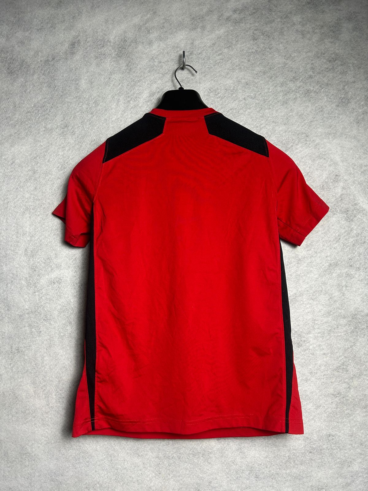 Nike Dri Fit Red Fitted Round Neck - Large