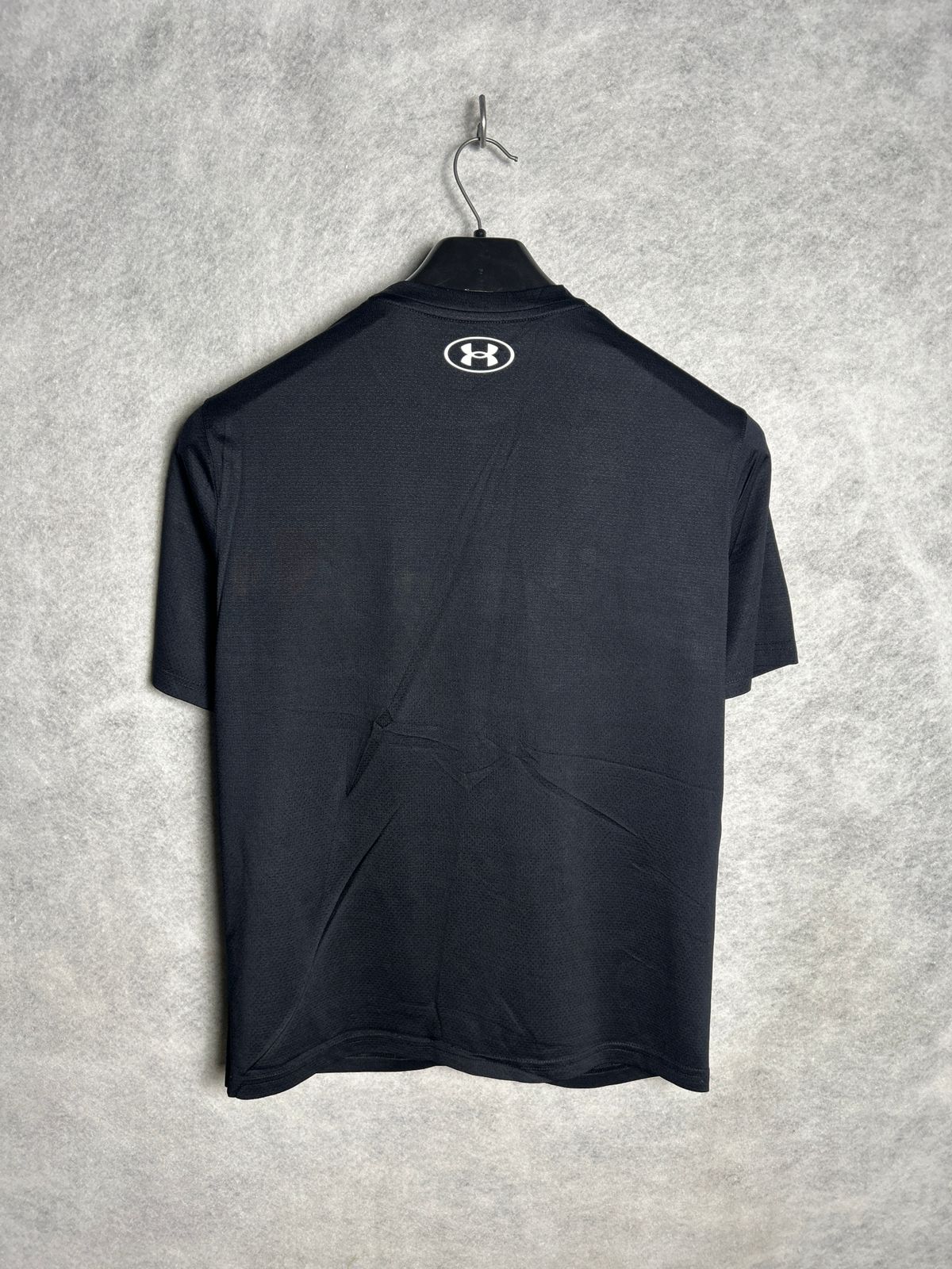 Under Armour Loose BlackRound Neck - Small