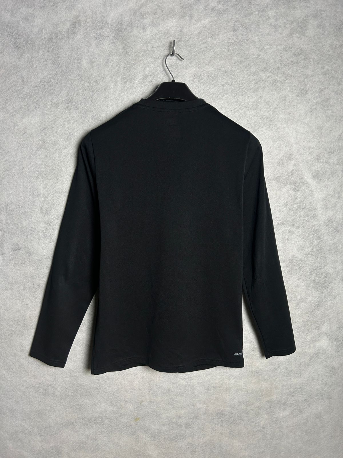 New Balance Black Full Sleeves Round Neck - Small