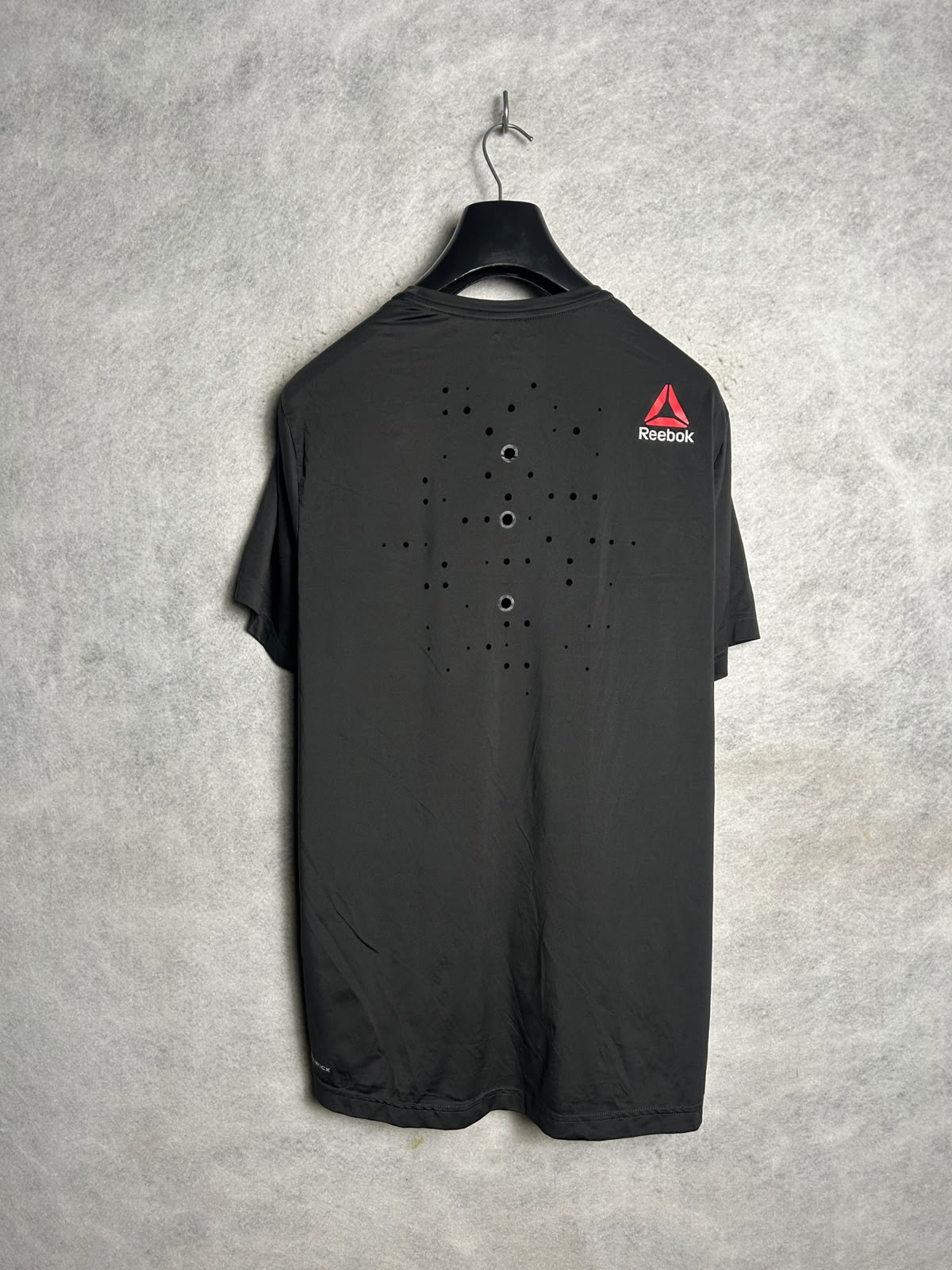 Reebok Black Round Neck - Large