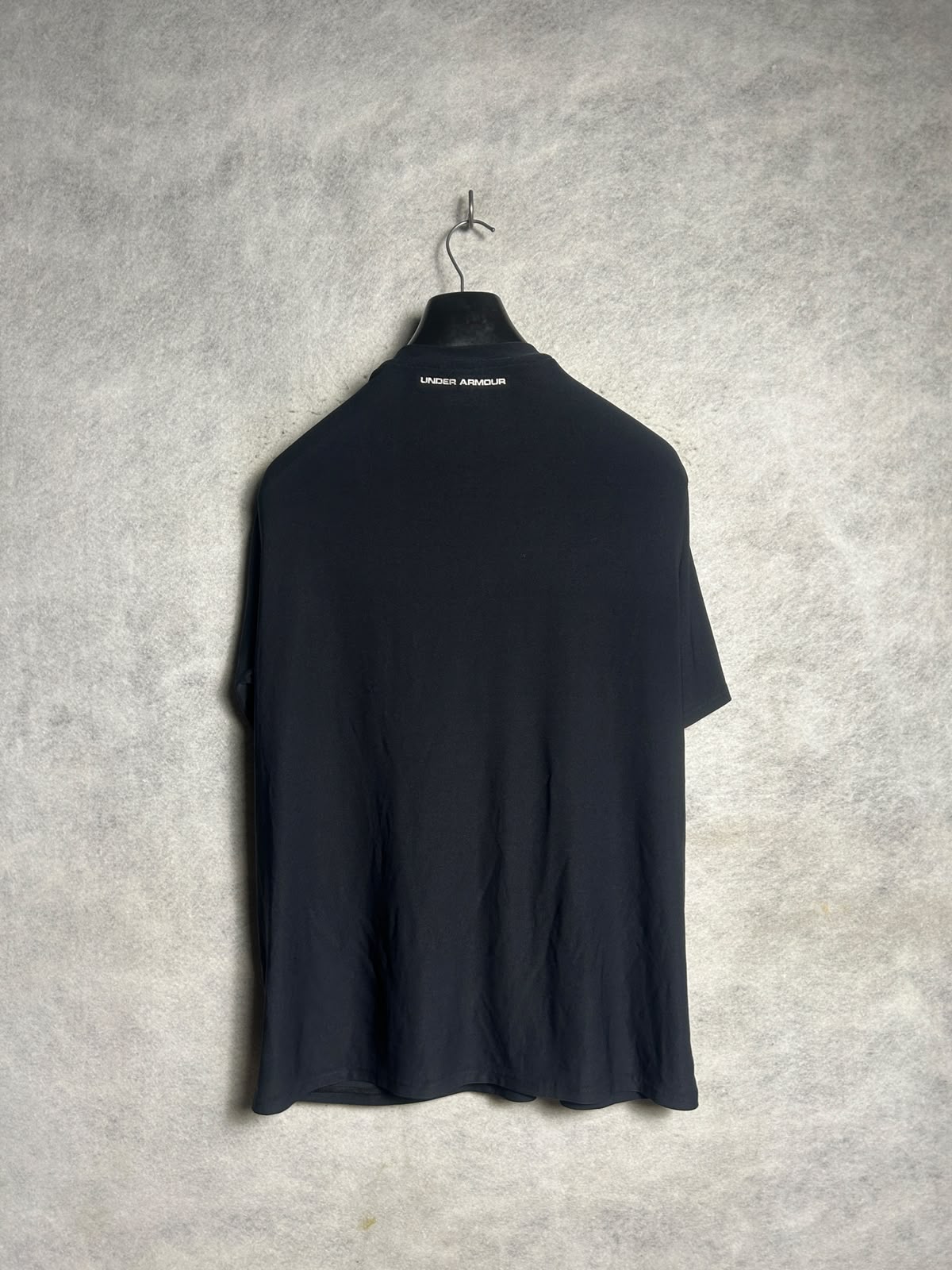 Under Armour Heat Gear Black Round Neck - Medium