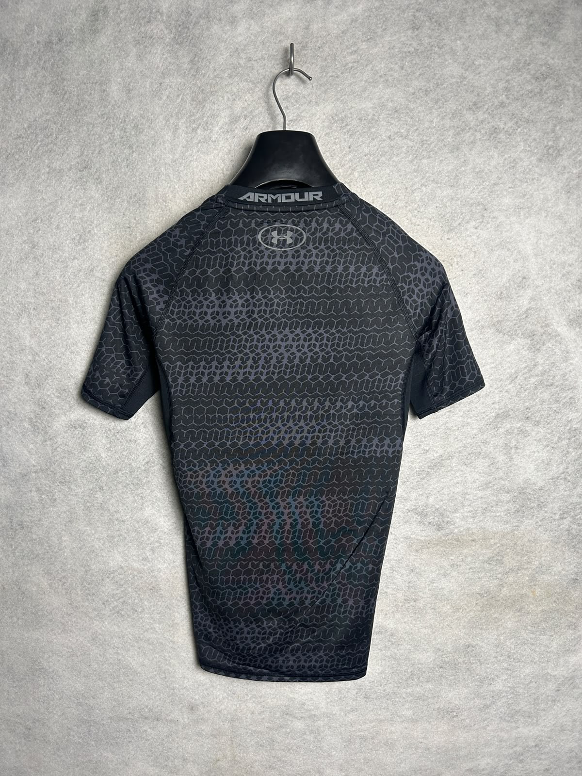 Under Armour Heat Gear Printed Round Neck - Medium