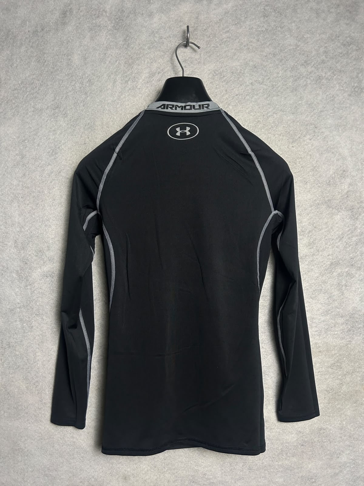 Under Armour Heat Gear Full Sleeves Round Neck - Medium