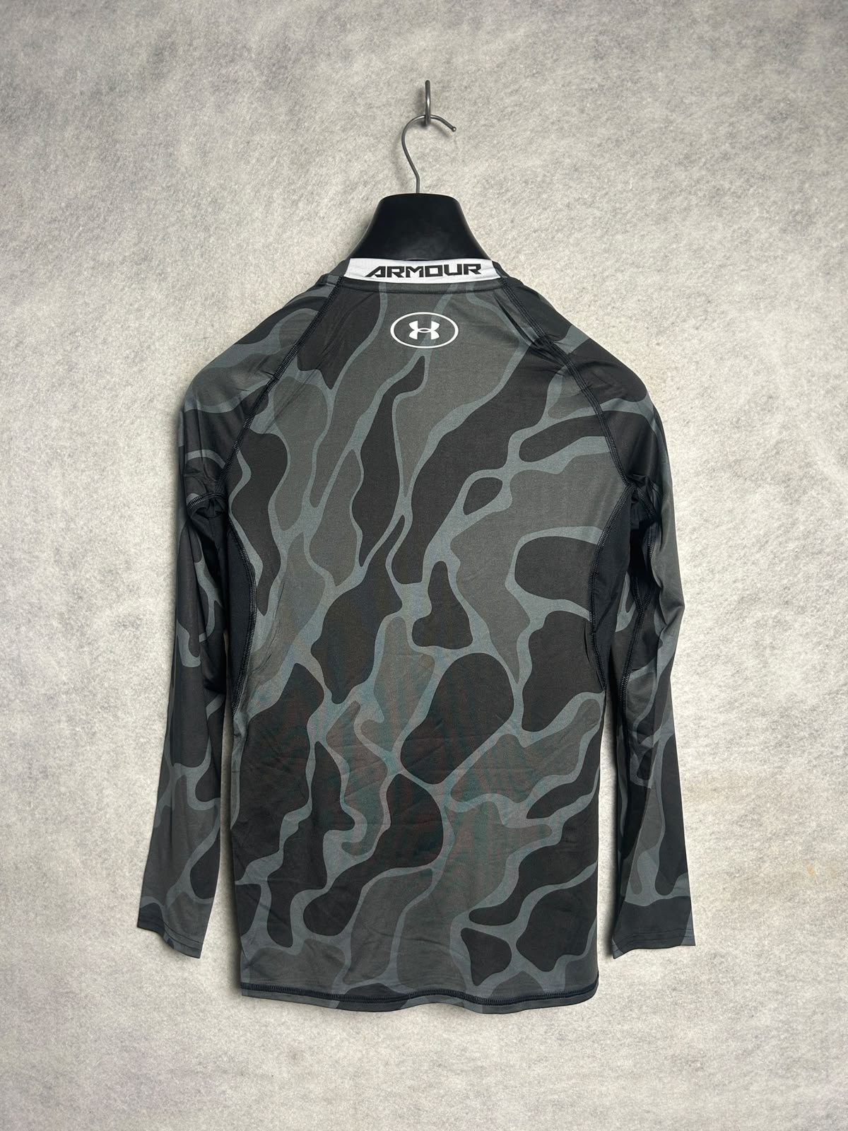 Under Armour Heat Gear Printed Full Sleeves Round Neck - Large