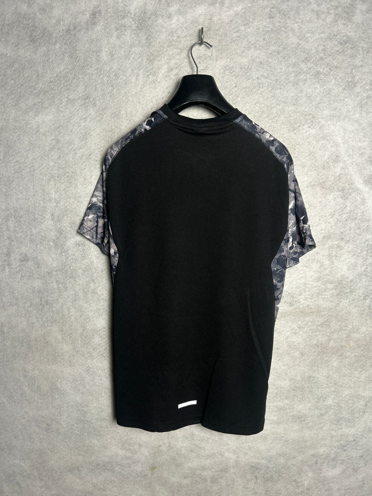 Reebok Big Logo Printed Round Neck - Large