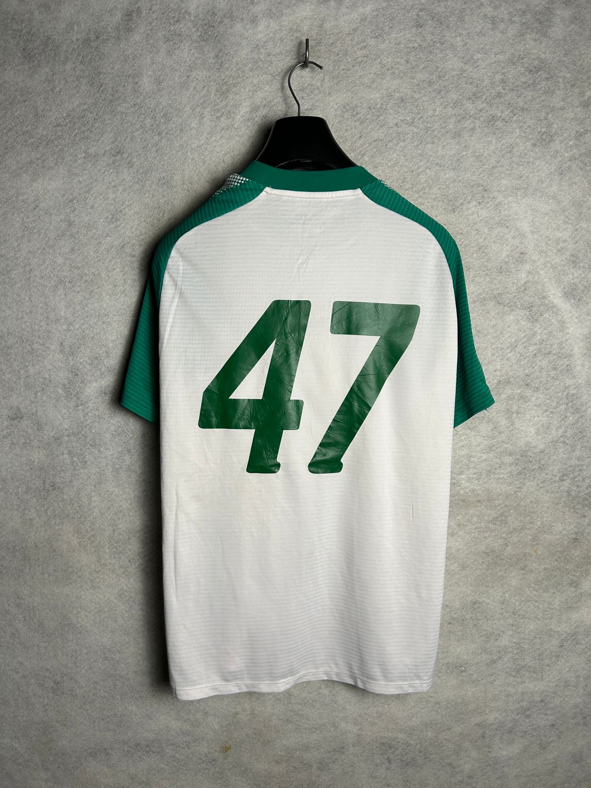 Puma 47 Big Logo White V Neck - Large