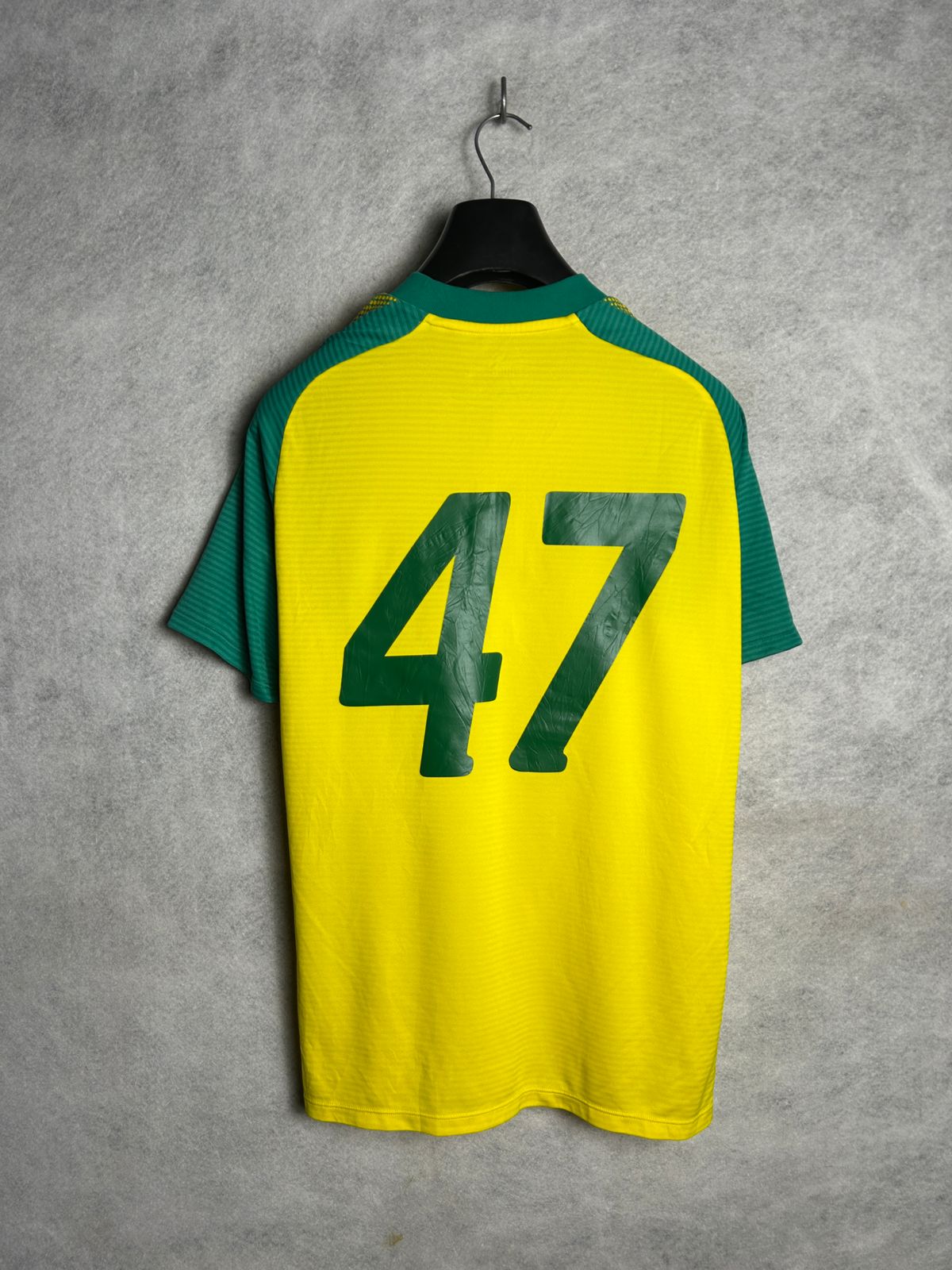 Puma 47 Big Logo Yellow V Neck - Large