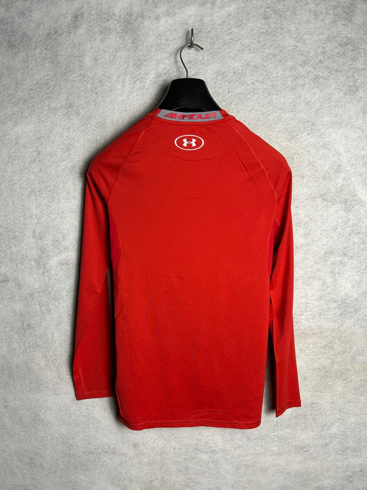 Under Armour Red Full Sleeves Round Neck - LG