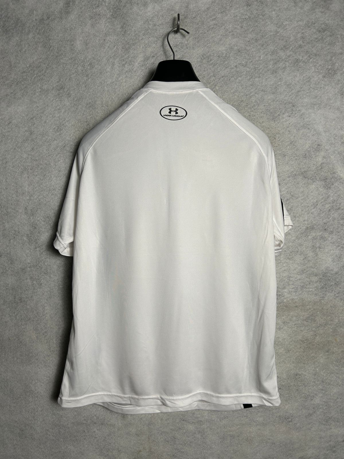 Under Armour White Round Neck - Medium