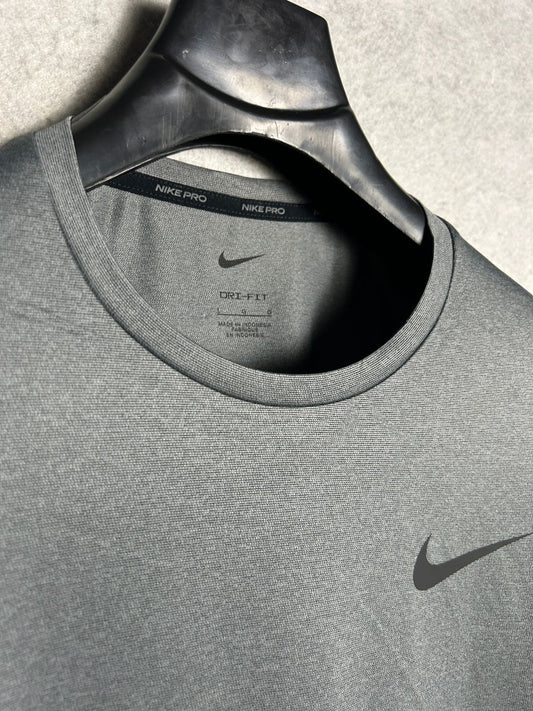 Nike Dri Fit Round Neck - Large