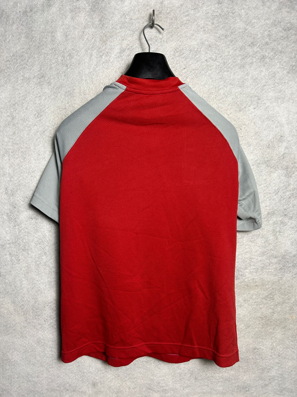 Nike Sphere Dry Red Round Neck - Small