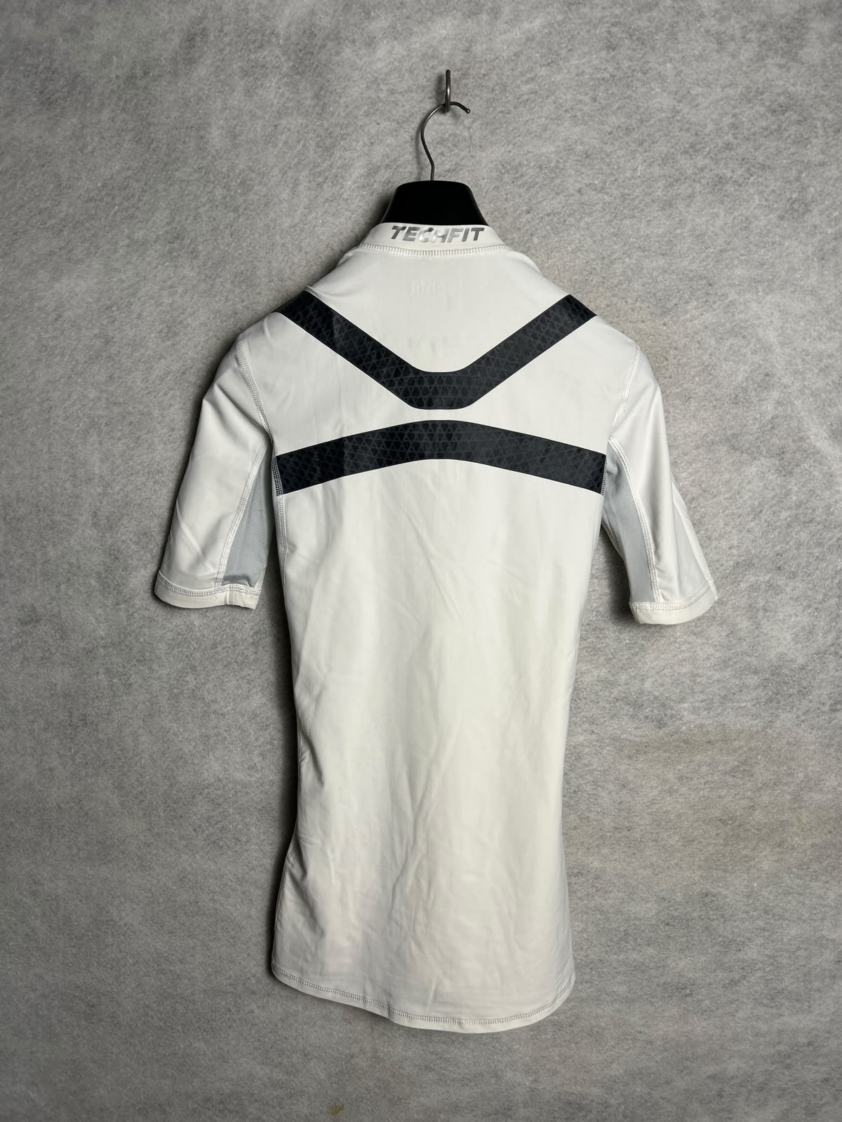 Adidas Climachill Techfit White Round Neck - Medium