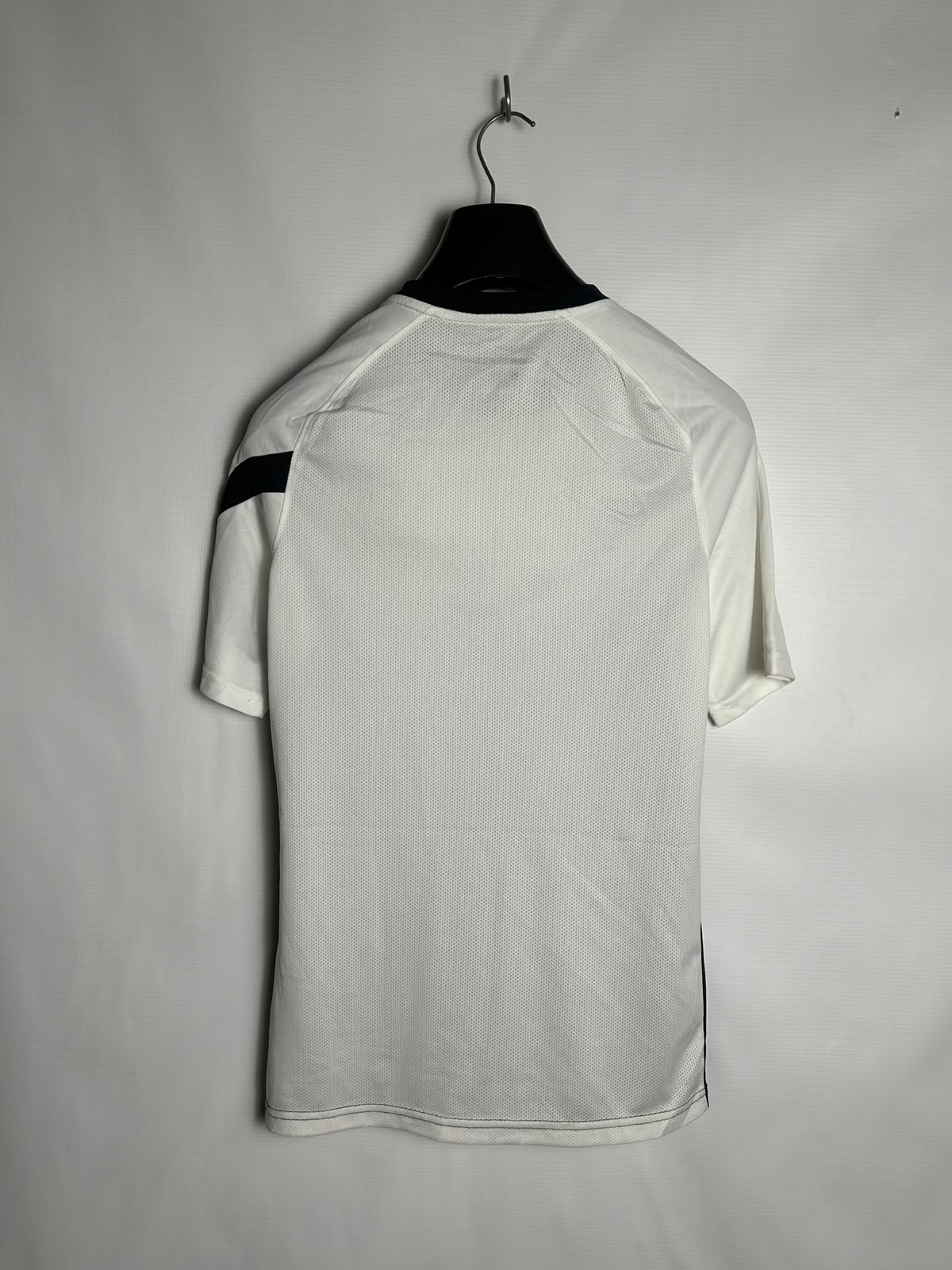 Nike Dri Fit White And Black Round Neck - Small