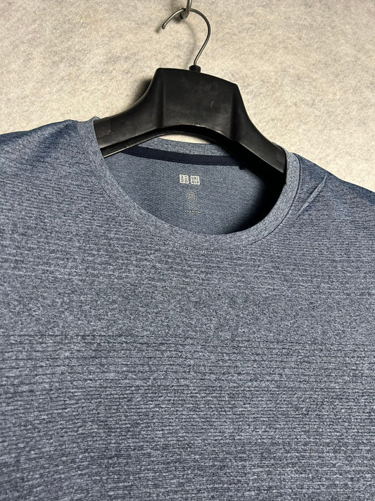 UNIQLO Round Neck - Large