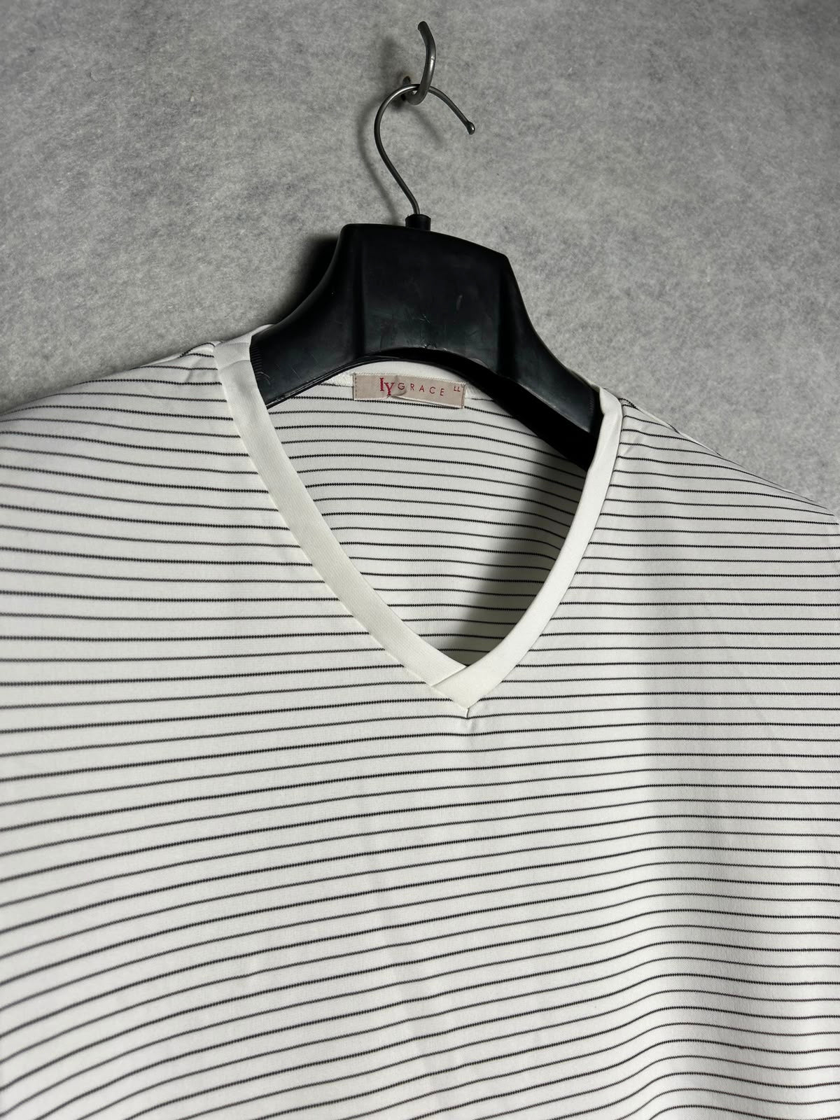 Iy Grace V Neck - XL