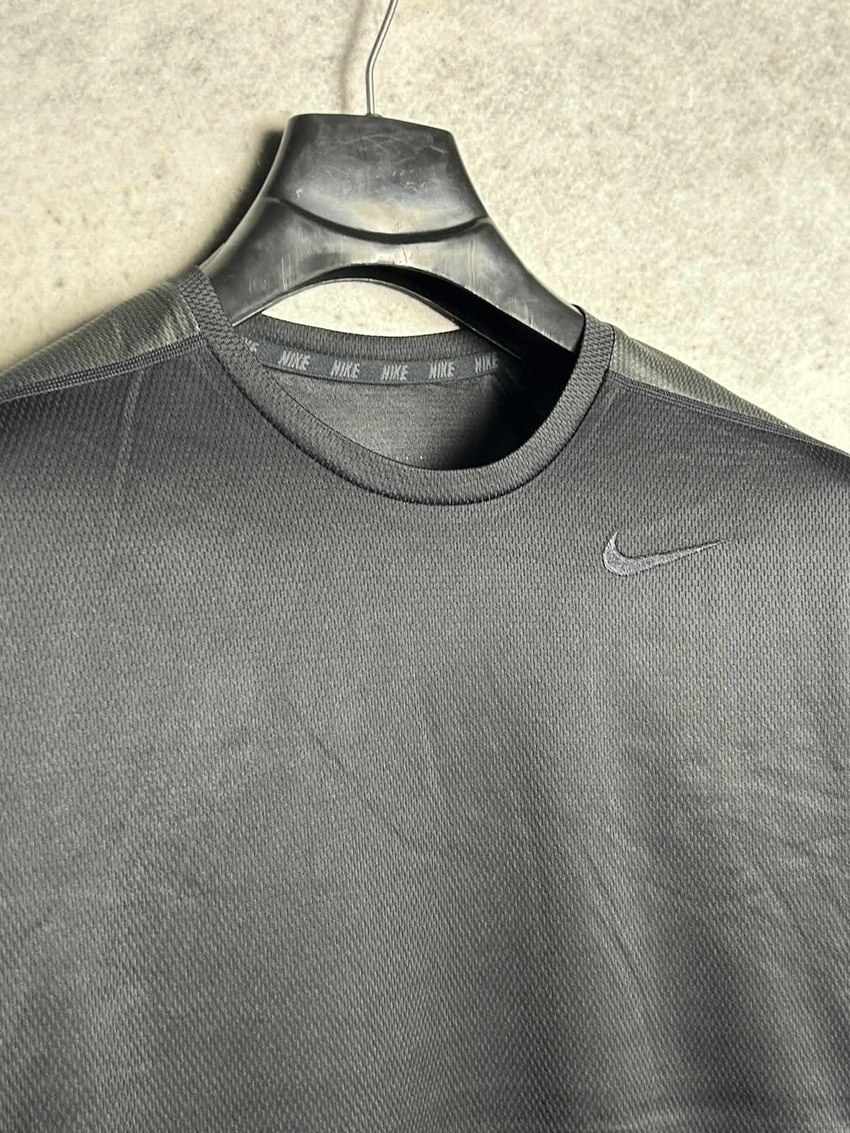 Nike Black Round Neck - Medium