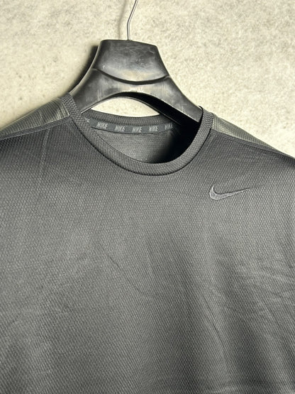 Nike Black Round Neck - Medium