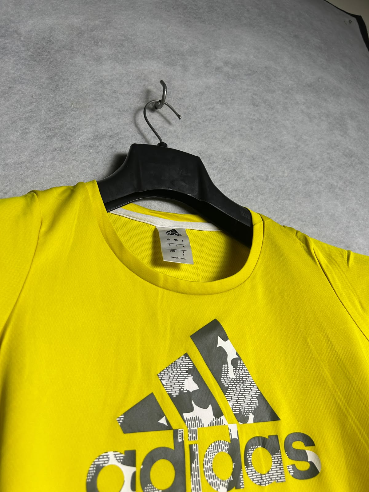 Adidas Round Neck - Small