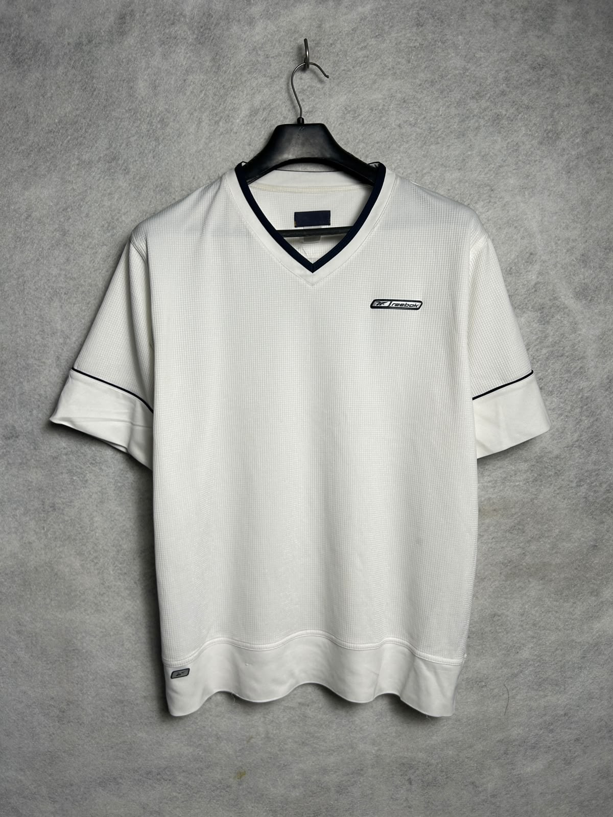 Reebok White V Neck - Large