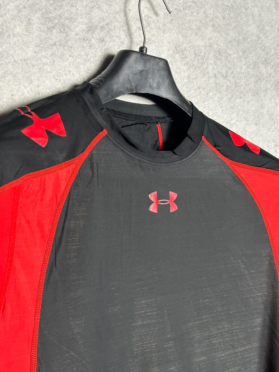 Under Armour Black And Red - Medium