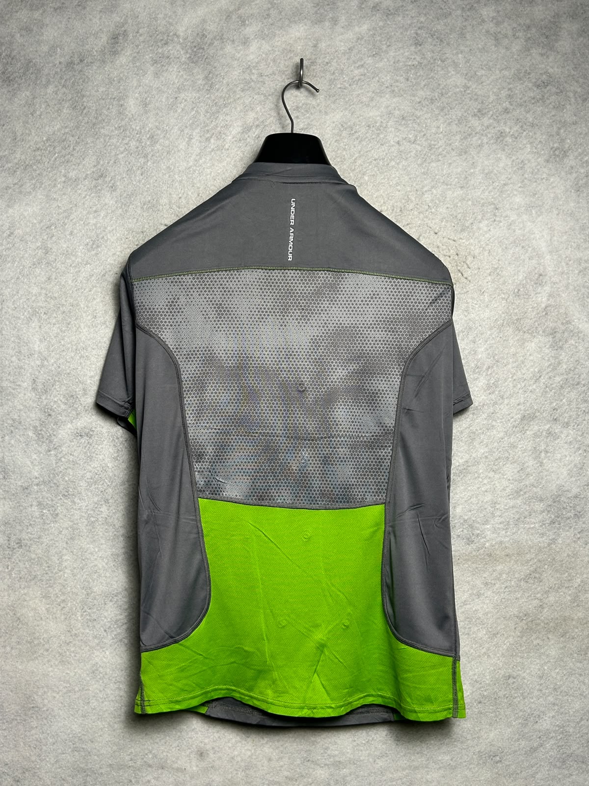 Under Armour Grey Round Neck - Medium