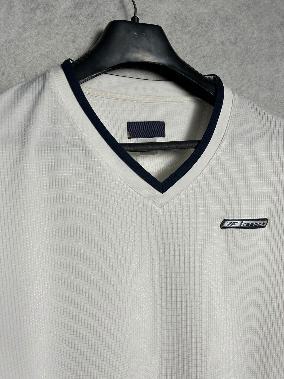 Reebok White V Neck - Large
