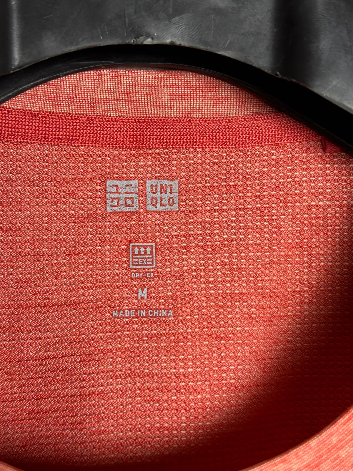 UNIQLO Round Neck - Medium