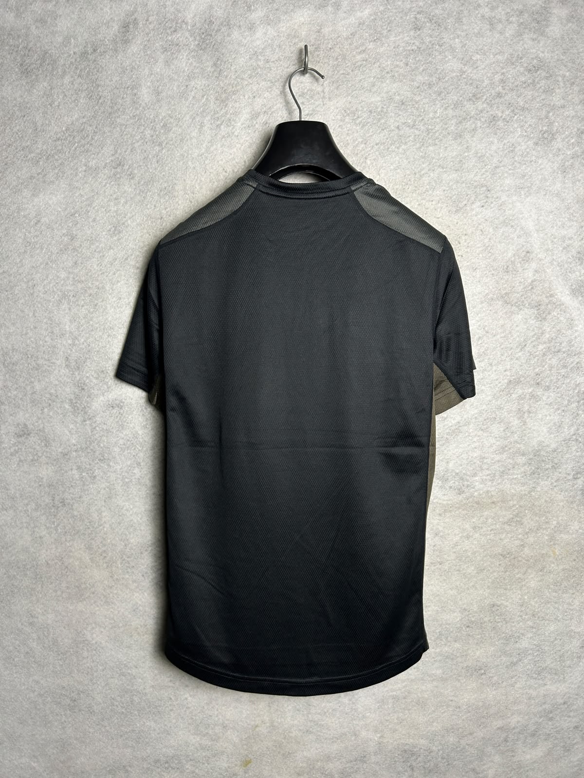Nike Black Round Neck - Medium