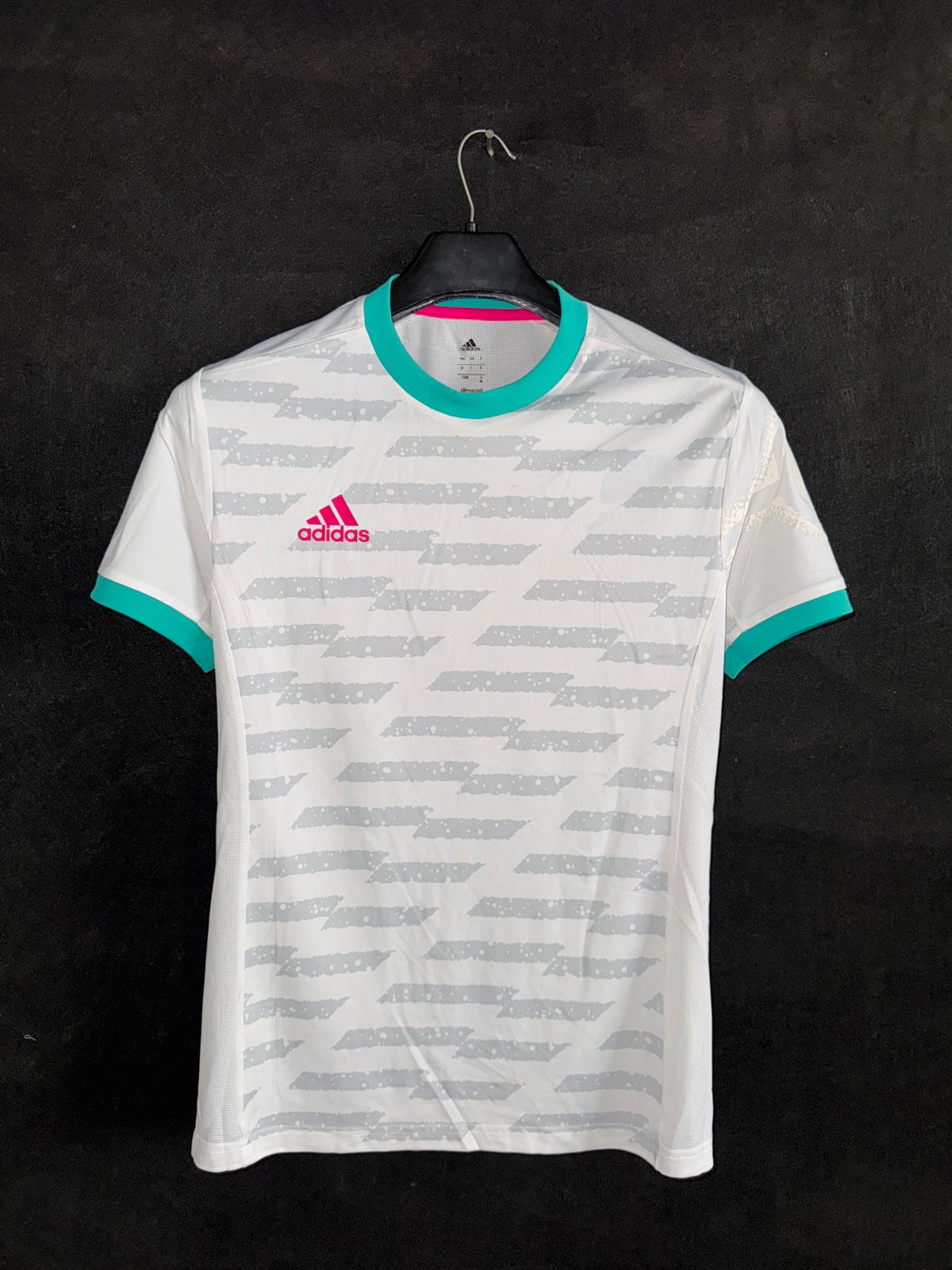 Adidas Round Neck Shirt - Medium
