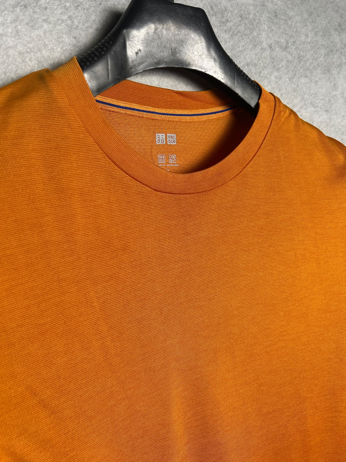UNIQLO Orange Round Neck - Medium