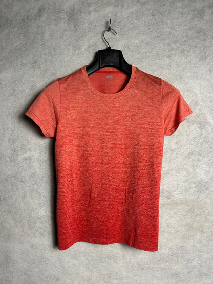 UNIQLO Round Neck - Medium