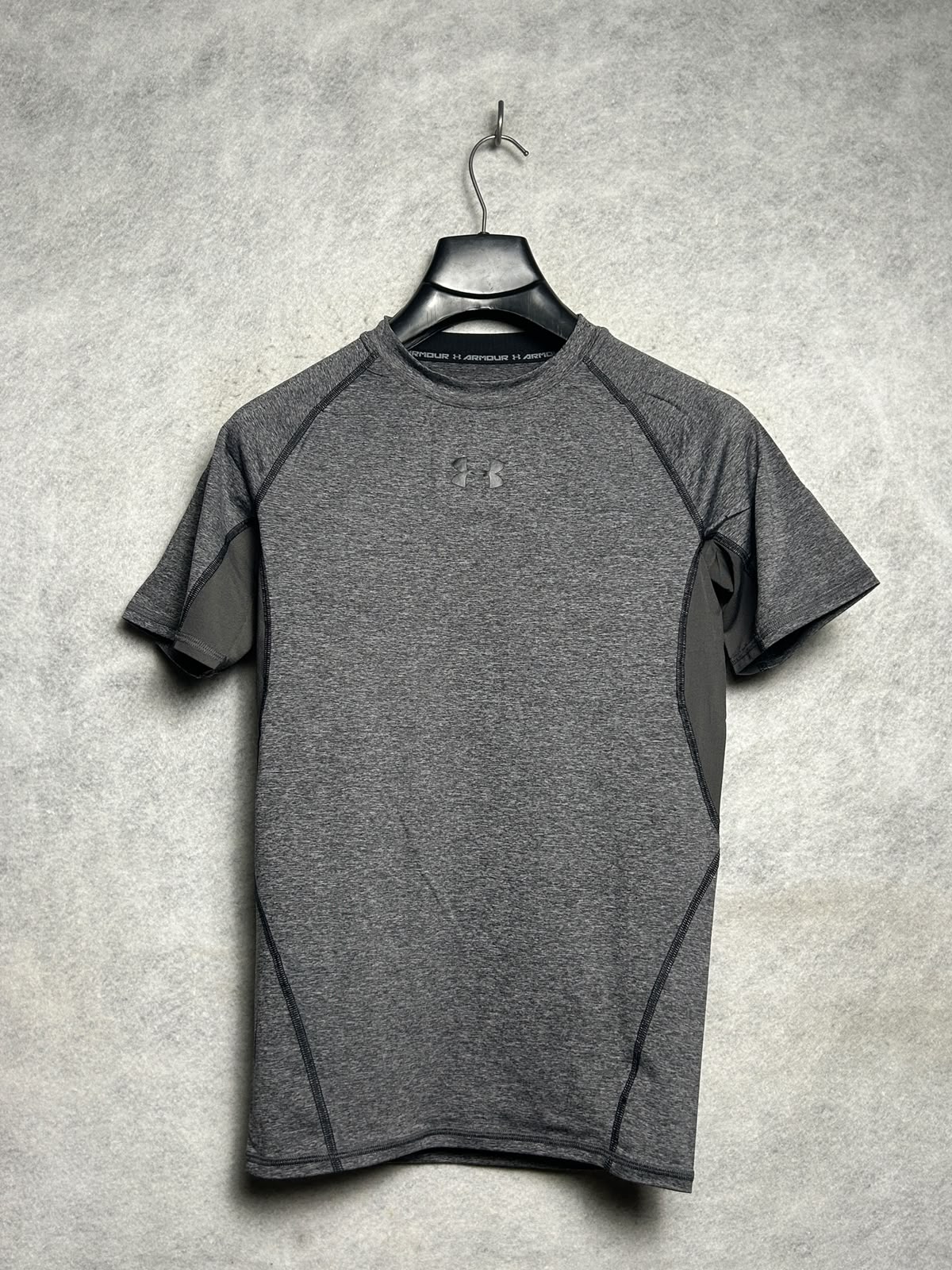 Under Armour Grey Round Neck - Large